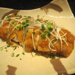 魚心 - 味噌トンカツ 850円。味噌ダレが別の小皿で出ました