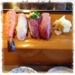 武寿司 - カウンターで食べるお寿司ランチの贅沢。鮮度の確かな市場内店舗
            