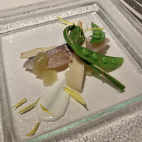 カンブーザ - 鰆のミキュイ、筍、スナップえんどう、ヨーグルトソース、魚の出汁のジュレ（おまかせコース）