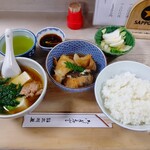 大衆割烹 三州屋 - 銀ムツ煮付定食（ごはん、とり豆腐、お新香付き）［1,300円］