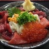 Yamayoshitei - 料理写真:山芳丼（やまよしどん）マグロと白いかのウニまぶしどんイクラのせ