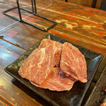 肉三昧 石川竜乃介 - ガシガシ　別名ツラミ　頬肉　味付けもあって美味い！