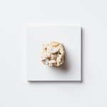 UN GRAIN - 【グルマンディーズ】タヒチバニラとスターアニスを使用した生地に、自家製のプラリネノワゼットを入れた香り高い贅沢な味わいのケーキ
