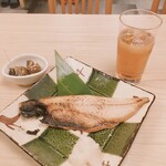 すし○ - バイ貝の煮付け/鯖の塩焼き