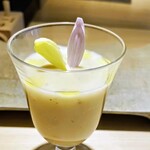 炭火焼き鳥 鶏尽 花れ - お通し（季節のガスパチョ）