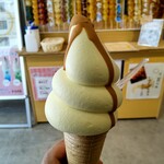 スイーツテイクアウト ジュラク - バナナソフト・キャラメルクリーム。