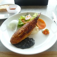 ビストロカラト - エビフライ風クリームコロッケ イカ墨ソース ビストロカラト - エビフライ風クリームコロッケ イカ墨ソース