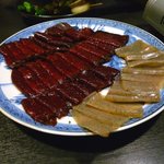 おばんざい くじら亭 - ゲイジスカン鍋のくじら肉とこんにゃく