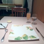 ファンベック・ナオト - テーブル風景