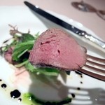 ファンベック・ナオト - エゾジカのロースト　柔らかくてジューシー