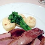 ファンベック・ナオト - 付け合せは、じゃがいもと菜の花です。