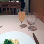 ファンベック・ナオト - りんごジュースとペリエ