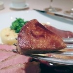 ファンベック・ナオト - フォアグラは、表面はカリッと中は柔らかでした。