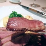 ファンベック・ナオト - 鴨肉とソースのバランスも素晴らしいです。