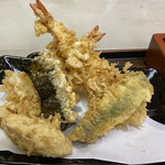 富士 - 内容は、海老天×2、海苔天、ピーマン天、さつまいも天です