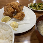 Nijuu Yojikan Gyouza Sakaba - 唐揚げ定食。