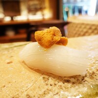 鮨 茶居庵 - 剣先イカと雲丹の『名物』羽衣握り