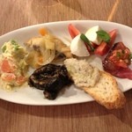 マチェレリーアディタケウチ - 前菜盛り合わせ。しっかりした味付けでお酒がすすむ。