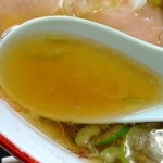 双葉食堂 - 浮き油少ない綺麗なスープ