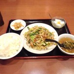 你好 - 豚もつとキャベツ炒め定食