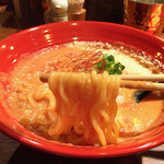 Kaisen Chizu Men Torori - 麺はモチモチ、アツアツ
                        クルトンが更に洋風を引き立ててます