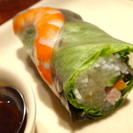 ハノイ・カフェ - マスターが手早く巻いていきます