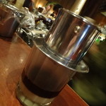ハノイ・カフェ - ベトナムコーヒー　コンデンスミルクが層になっています
