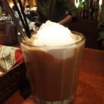 ハノイ・カフェ - バニラアイスをのせて【カフェ・パニ】の出来上がり