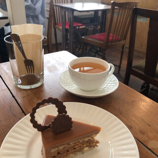 抱 le four sous les toits_0