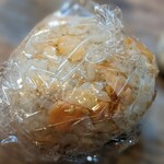 いぐち式 - 日替わりのお楽しみ♡おにぎり(ごま鮭)