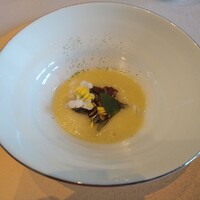 レストラン トヨ トーキョー - じゅん菜とプチトマト、タピオカの唐揚げ、フルーツ酢ソース