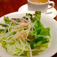 グリル満天星 麻布十番 新宿店 - ランチのサラダ・スープ
