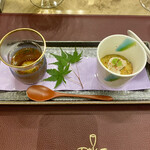 トゥ・ラ・ジョア イズム - 