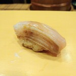 鮨駒 - 秋田県地元の石鯛(塩〆して焼入れしてある)