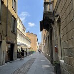 La Vecchia Napoli -  Via Sant'Orsola 左に小さく見えるテラス席に座る
