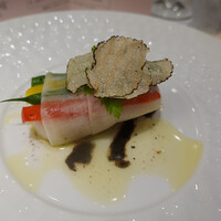 パリ・マルシェ - ホタテ貝の野菜包み　サマートリュフの香り