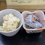 らーめん 松喜 - ポテサラと小鉢
