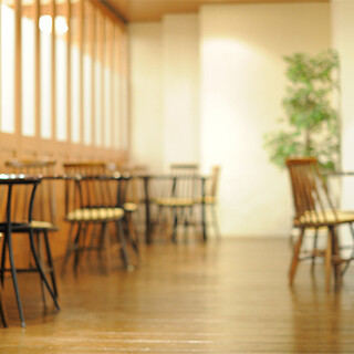 The restaurant has a calm atmosphere where you can have lively conversations with family and friends.
