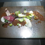 エクアトゥール - お肉料理　阿蘇山から来た馬肉ハラミのロースト　赤ワインと燻製したエシャロットソース