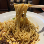 成都正宗担々麺 つじ田 - コシのある麺は辛味噌との相性も抜群！