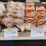 175353393 - ショーケース