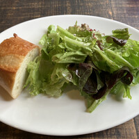 ラディカーレ - サラダと自家製パン