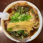 新福菜館 - ストレート中太麺