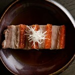 SMOKE DOOR - 24時間火入れした豚バラ肉のクリスピーグリル