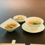 Chuugoku Ryourishi Sen - ① 春雨のマスタードソース和え
                        ② トマトとセリのスープ
                        ザーサイ