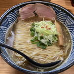 極麺 青二犀 - 器熱々のにぼしょうゆらーめん850円(器を受け取る時は要注意)