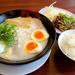 ラーメン魁力屋 - 鶏白湯らーめんのしょうが焼定食