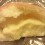 クリームパン　割った所