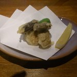 味人 - 大黒しめじの天ぷら  最近流行りの大きいしめじです。ジューシーです。