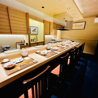 日本橋 蕎ノ字 - ◎9席のカウンター席は予約至難になっている。